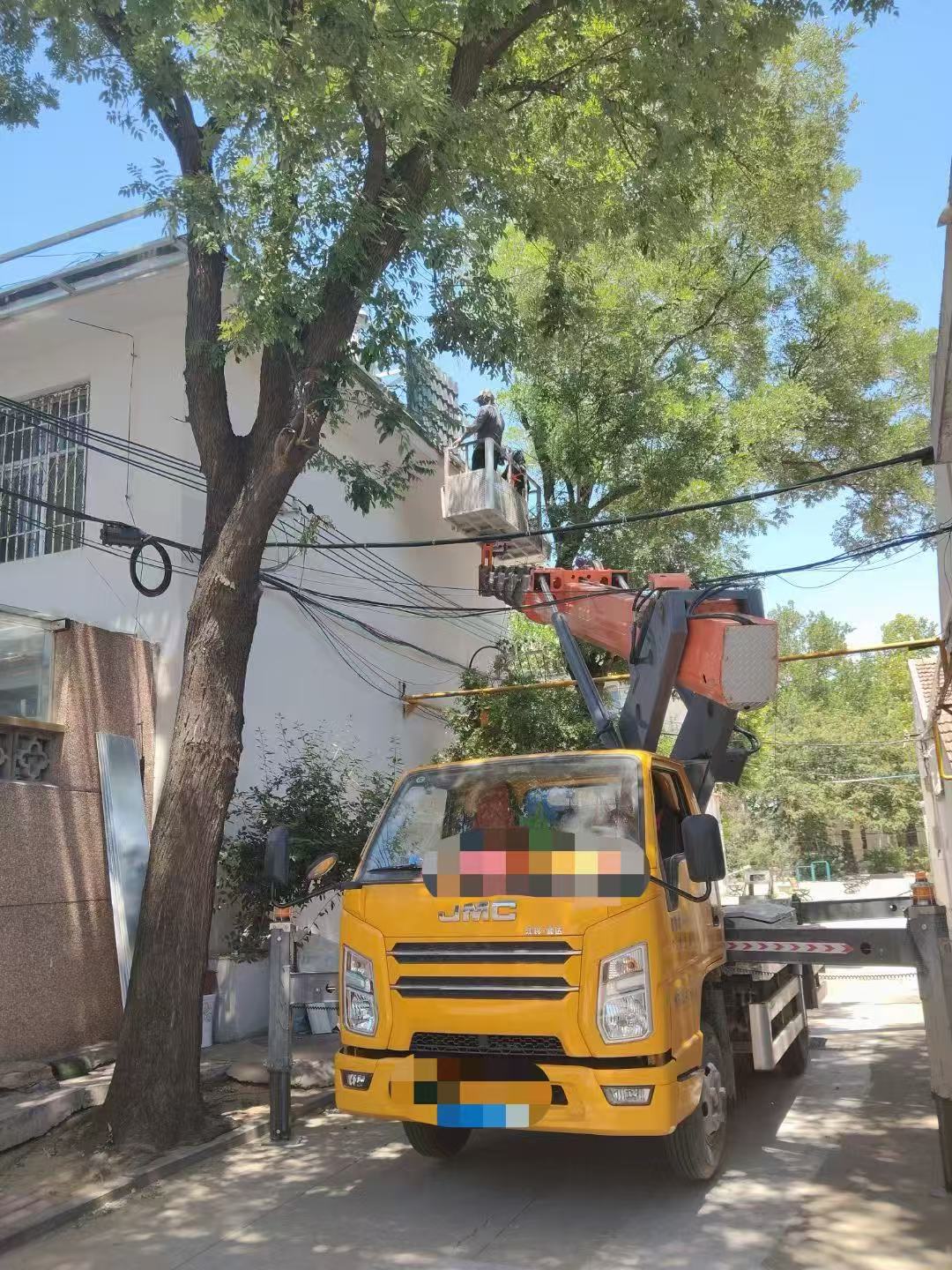 藤县高空作业车能吊装重物吗？最大承载多少公斤？