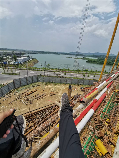 藤县作业中发生设备损坏或人员意外，责任怎么划分？