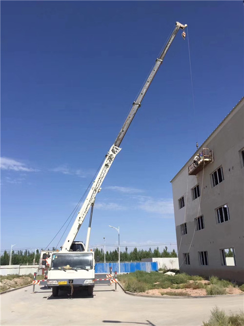 藤县“轻装强干”—— 吊车的 “轻量化臂架” 技术