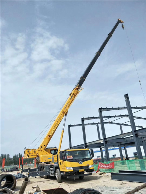 藤县超高层建筑钢结构吊装案例